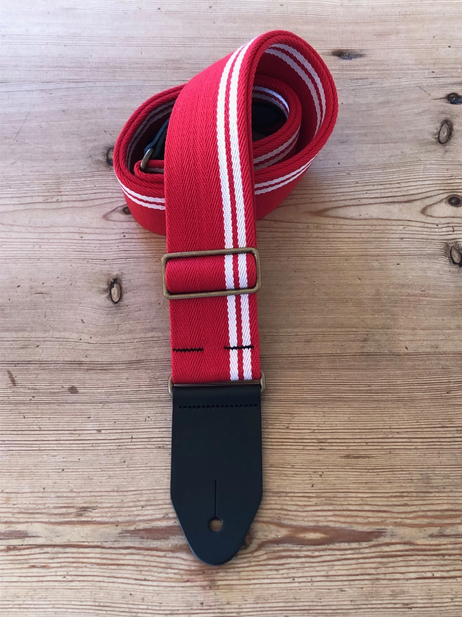 LG Red With White Racing Stripe Cotton Guitar Strap 1 LG Red With White Racing Stripe Cotton Guitar Strap